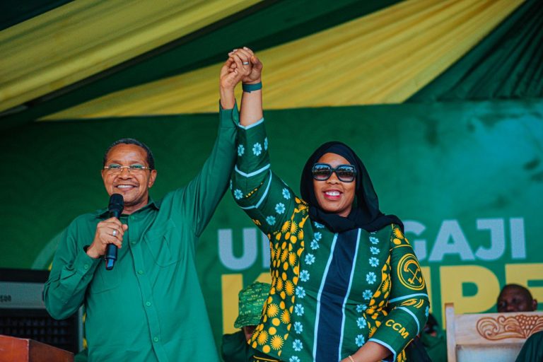 KIKWETE AHITIMISHA KAMPENI ZA CCM MAJIMBO MATANO YA UNGUJA, ASEMA CCM NI CHAMA CHA KUTENDA NA SIO CHA MANENO