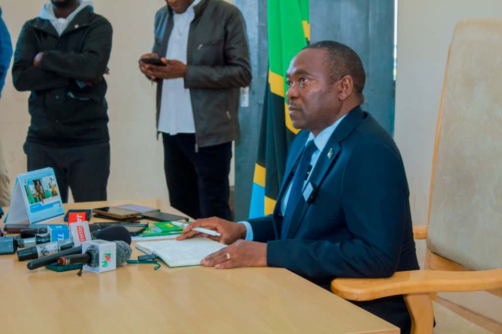 MKUU WA WILAYA YA ARUSHA AWATAKA WANANCHI KUJITOKEZA KWA WINGI KUPIGA KURA OKTOBA 29