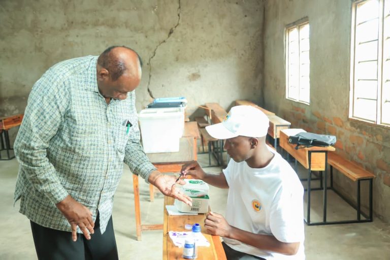WASIRA APIGA KURA , AWASIHI WANANCHI WASIPOTEZE NAFASI KUCHAGUA VIONGOZI WATAKAOONGOZA MIAKA MITANO IJAYO