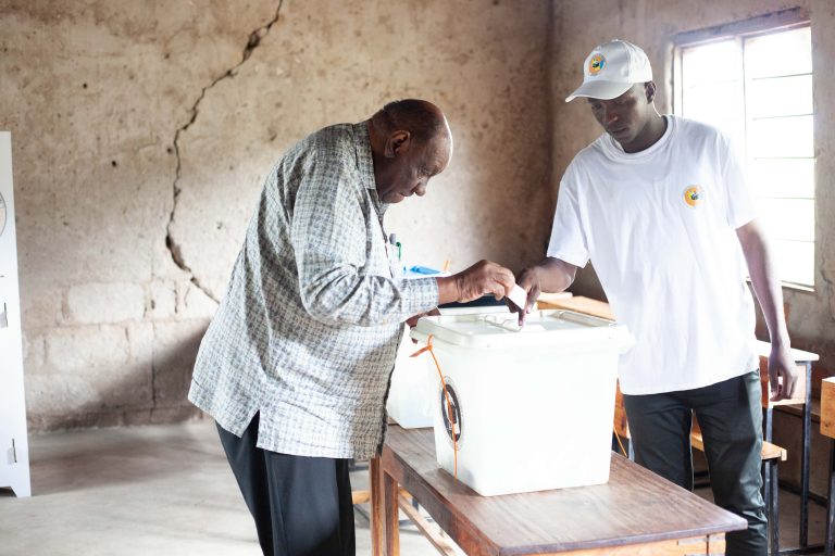 WASIRA APIGA KURA , AWASIHI WANANCHI WASIPOTEZE NAFASI KUCHAGUA VIONGOZI WATAKAOONGOZA MIAKA MITANO IJAYO
