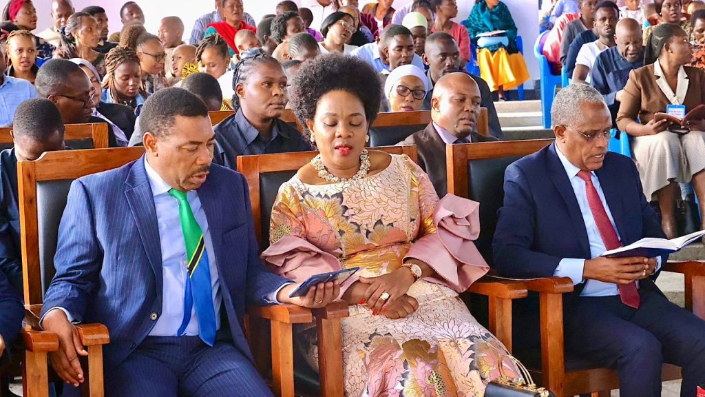 WAZIRI MKUU ASHIRIKI IBADA YA JUMAPILI USHARIKA WA KKKT KISASA,DODOMA