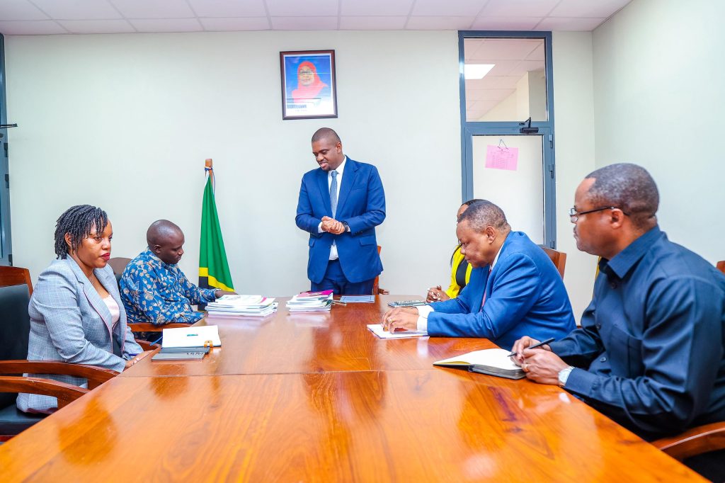 WAZIRI NDEJEMBI AKABIDHIWA OFISI NA ALIYEKUWA NAIBU WAZIRI MKUU NA WAZIRI WA NISHATI DKT. BITEKO