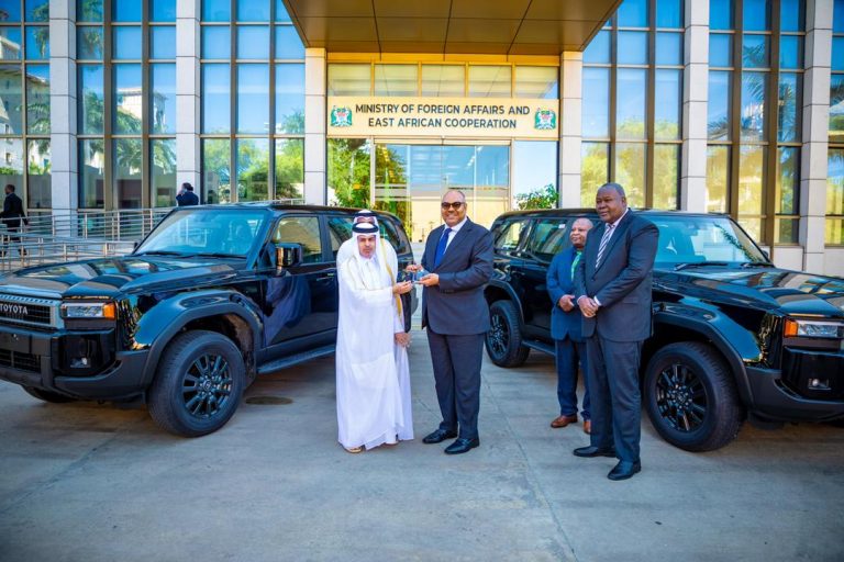 WAZIRI KOMBO APOKEA MAGARI KUTOKA QATAR