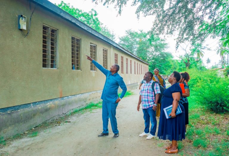 COMRADE MBASSA AKAGUA UHARIBIFU MIUNDOMBINU SHULE YA KISUKURU NA KIMANGA