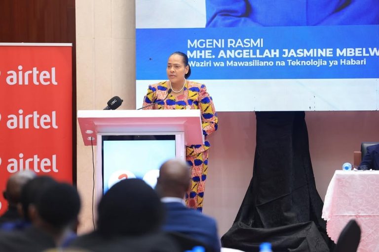 WAZIRI KAIRUKI ASHUHUDIA UTIAJI SAINI WA MINARA 201 YA MAWASILIANO VIJIJINI