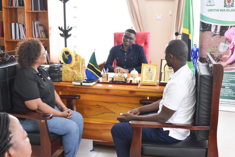 TRA GAIRO YATOA ZAWADI ZA USHIRIKIANO 2025 KWA DC NA WAFANYABIASHARA