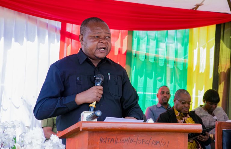 PROF. SHEMDOE AMTAKA MKANDARASI ANAYEJENGA MAHAKAMA YA WILAYA YA LUSHOTO KUWAPA KAZI WAZAWA