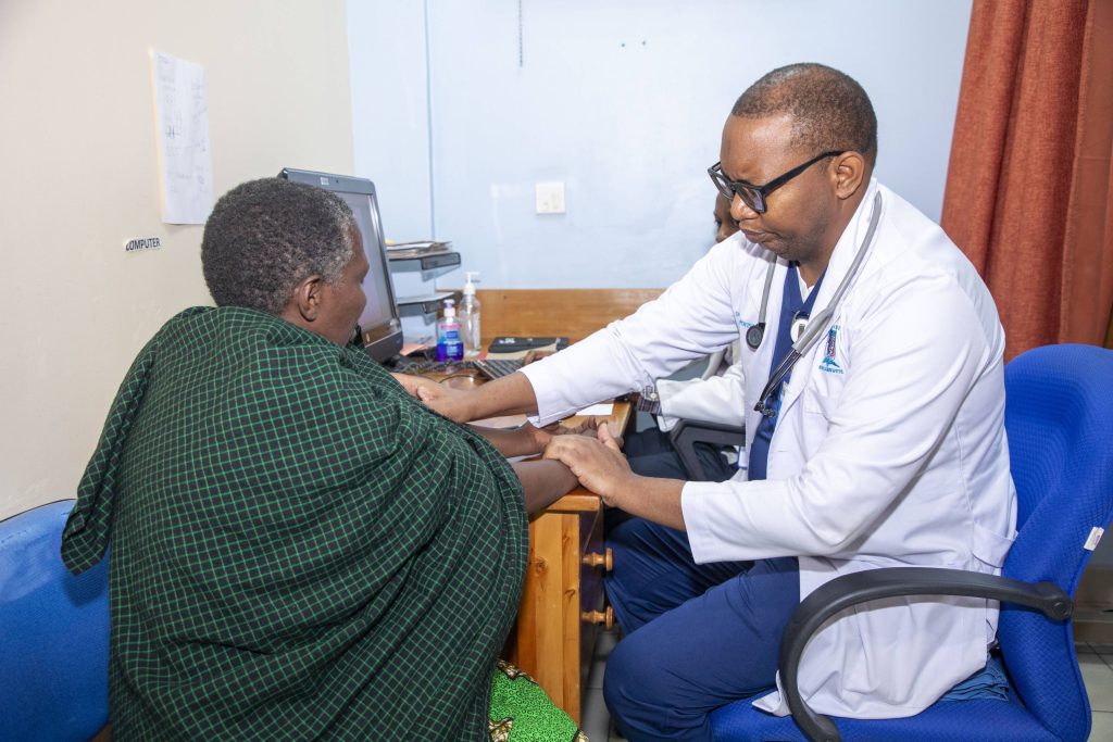 SAFARI ZA MATIBABU ZAPUNGUA: KAMBI MAALUMU ALMC YAWANUFAISHA WAGONJWA WA MISHIPA YA DAMU NA FIGO