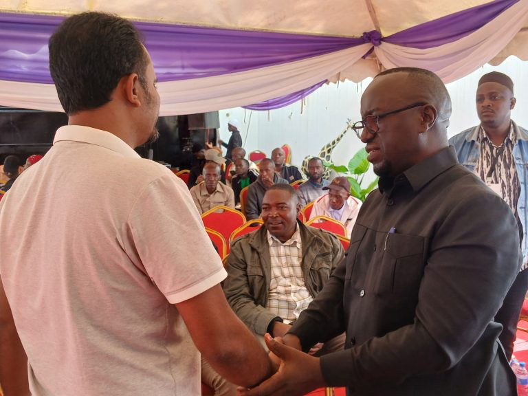 MJUMBE WA KAMATI KUU YA HALMASHAURI KUU YA CCM TAIFA SALIM ABRI AFIKA MSIBANI KWA MZEE FABIAN SENYELA NGAJILO 