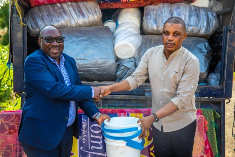 OFISI YA WAZIRI MKUU YAKABIDHI VIFAA VYA MISAADA YA KIBINADAMU KWA WAATHIRIKA WA MAFURIKO KILOSA