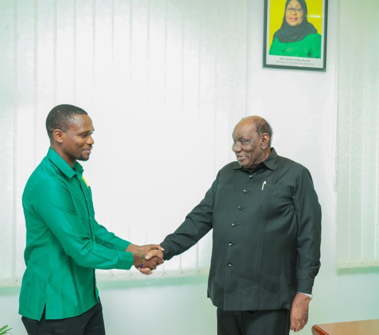KIHONGOSI AKUTANA NA MAKAMU MWENYEKITI WA CCM MZEE WASIRA