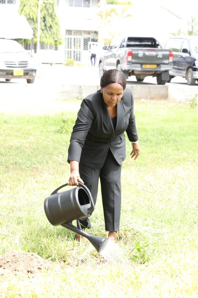 MKURUGENZI MKUU TET AMUUNGA MKONO RAIS SAMIA UPANDAJI MITI