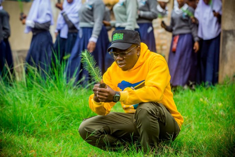 UVCCM KAGERA WAADHIMISHA SIKU YA KUZALIWA KWA RAIS SAMIA KWA KUPANDA MITI 2000 BUKOBA