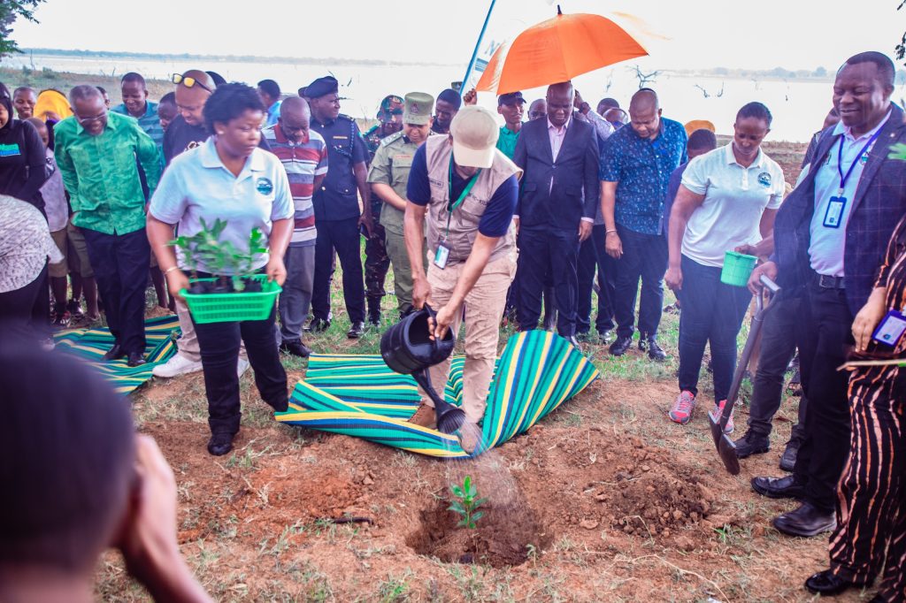 NIRC YATOA ELIMU KUHUSU UMUHIMU WA. KUTUNZA MAZINGIRA NA KUPANDA MITI HOMBOLO DODOMA
