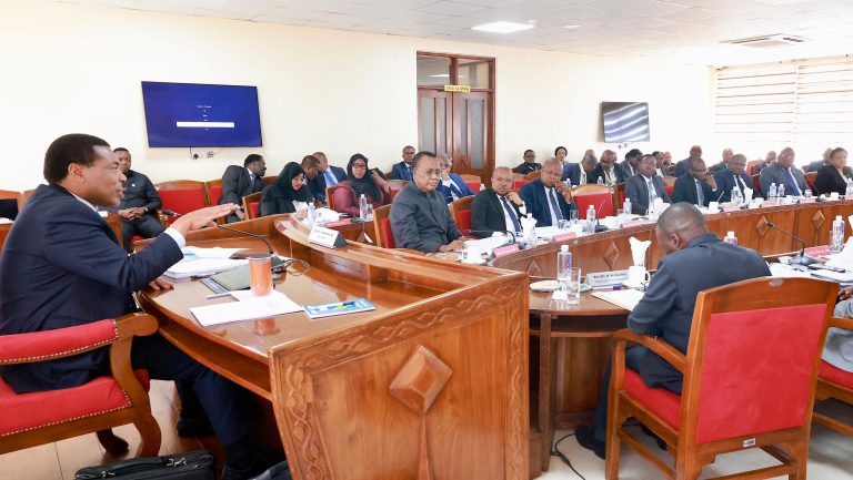 DKT. MWIGULU AONGOZA MKUTANO WA KAMATI YA KATIBA, SHERIA NA BUNGE