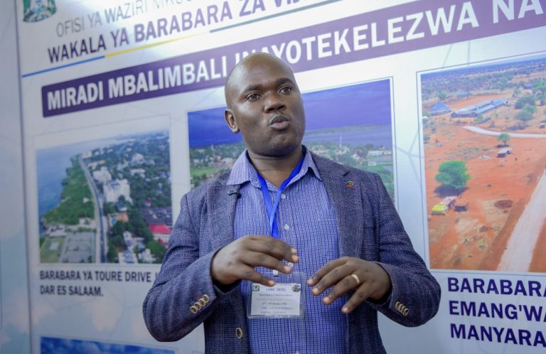 SIKU 100 ZA RAIS SAMIA: TARURA MKOA WA SHINYANGA YASAINI MIKATABA KUMI YA UJENZI WA BARABARA MKOANI HUMO