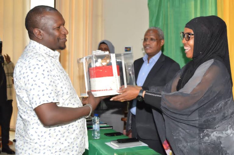 RC SENDIGA AWATAKA VIONGOZI KUACHA ALAMA 