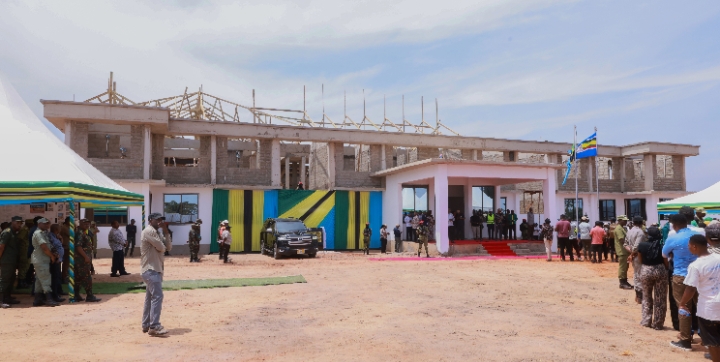 Muheza WAZIRI MKUU ANUSA WIZI MWINGINE MUHEZA β TANGA β Full Shangwe Blog