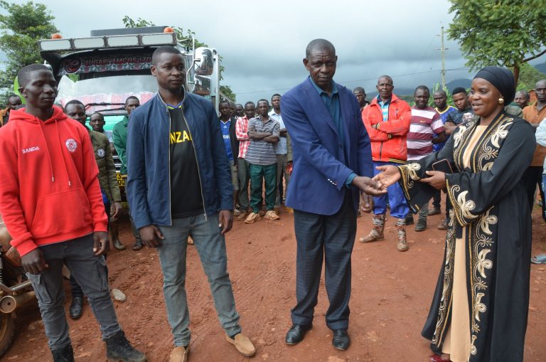 LUGARI AMCOS YANUNUA GARI LA KUBEBA MAZAO YA WANACHAMA NA WAKULIMA WENGINE,SERIKALI YAPONGEZA KWA HATUA KUBWA YA MAENDELEO