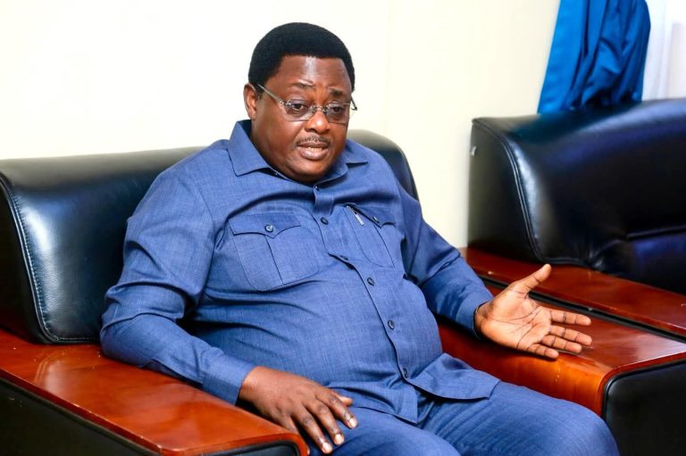 MKURUGENZI MKUU TAKUKURU AFANYA MAZUNGUMZO NA RC MTANDA MWANZA