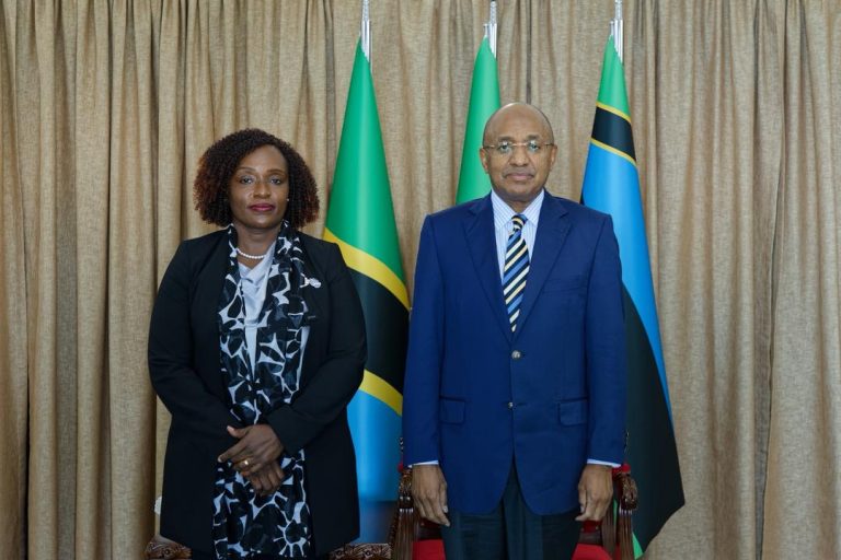 RAIS DKT. MWINYI AKUTANA NA MEWATA, AUNGA MKONO MKUTANO MKUU WA MADAKTARI WANAWAKE AFRIKA KUFANYIKA ZANZIBAR