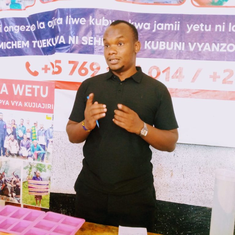 WATU 2000 KUPATA ELIMU YA UJASIRIAMALI EMICHEM ENTERPRISES