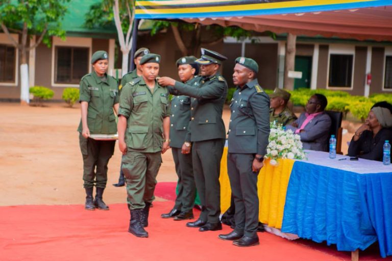 MAAFISA NA ASKARI 53 WA TFS WAPANDISHWA VYEO, WAASWA KUWA NGUZO YA UADILIFU NA NIDHAMU