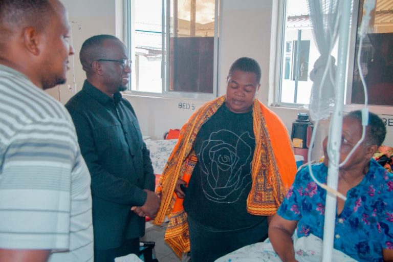 MBUNGE NGAJILO AWAFARIJI WAGONJWA HOSPITALINI