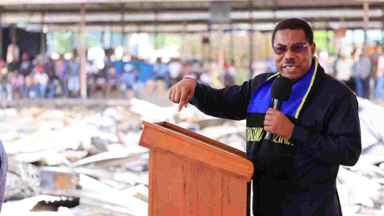 WAZIRI MKUU AKAGUA MADHARA YA MOTO SOKO LA SIMU 2000, AAGIZA HATUA ZA HARAKA KUREJESHA BIASHARA