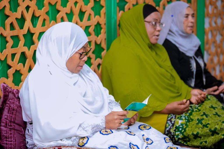 RAIS SAMIA ASHIRIKI DUA MAALUM YA KUMUOMBEA HAYATI KARUME