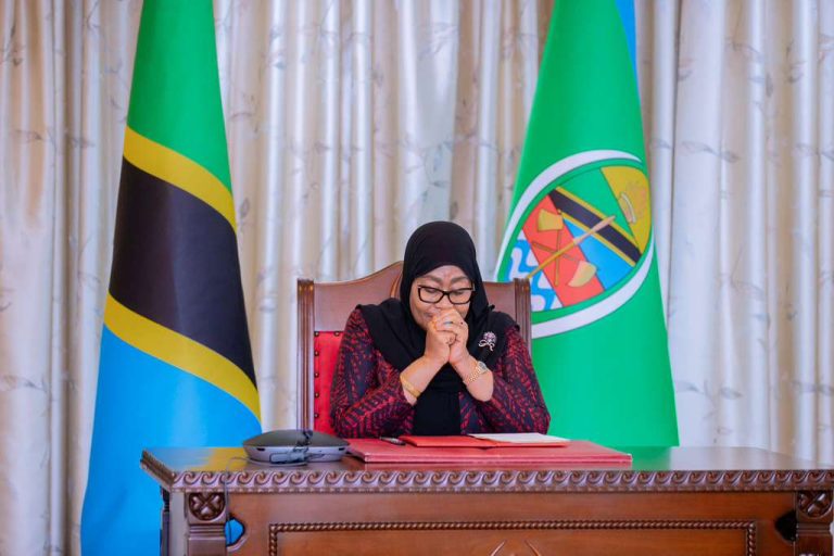 HABARI PICHA: RAIS SAMIA AKITUNIKIWA SHAHADA YA UZAMIVU YA HESHIMA KUTOKA CHUO KIKUU CHA NASARAWA NIGERIA