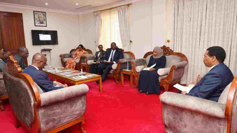 WAZIRI MKUU AKUTANA NA MABALOZI WATEULE DODOMA
