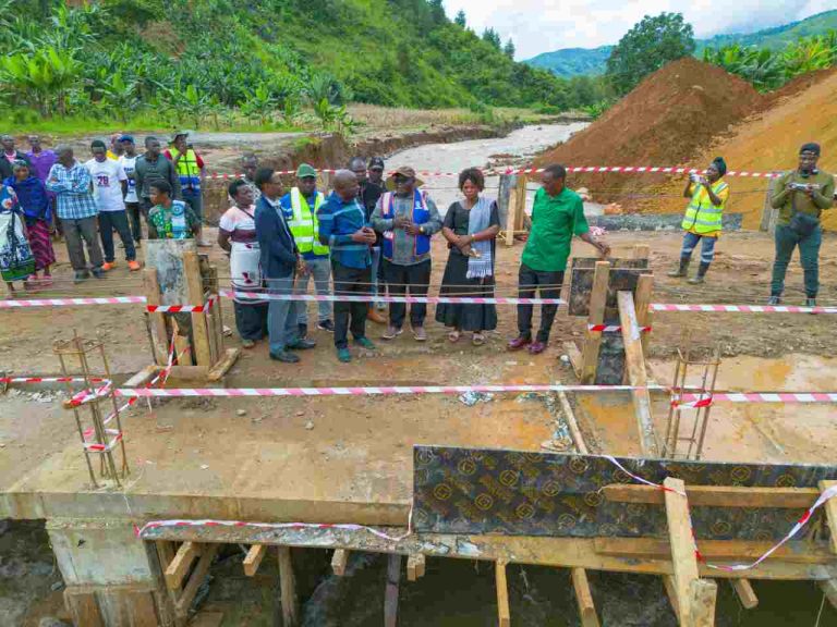 MAWASILIANO YAREJEA DARAJA LA LUBANGALALA NAIBU WAZIRI KASENYEKA AMPONGEZA MKANDARASI 