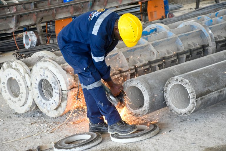 KIONGOZI WA MWENGE ASIFU KIWANDA CHA NGUZO ZA ZEGE KWA KUOKOA MAZINGIRA BAGAMOYO