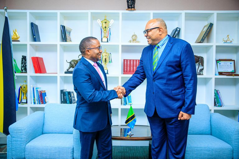 WAZIRI KOMBO AAGANA NA BALOZI KAGANDA