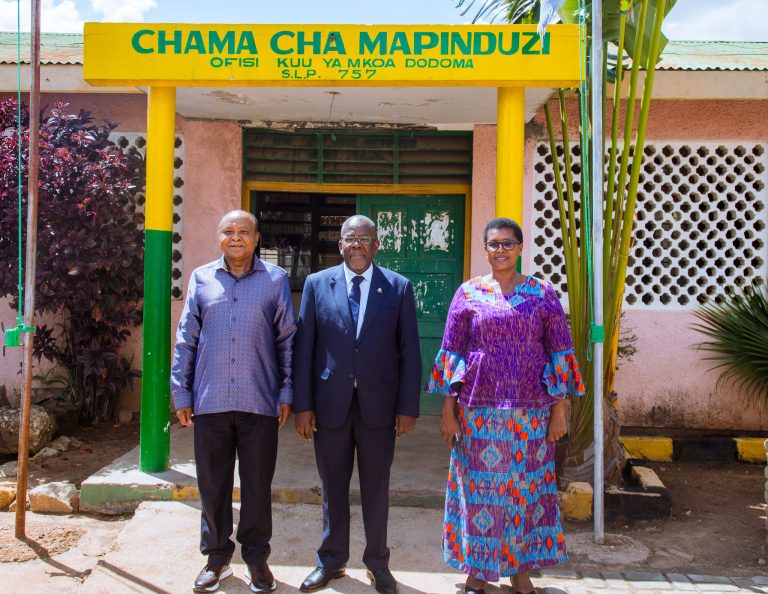 MHE BALOZI OMAR AFIKA KUJITAMBULISHA CCM DODOMA