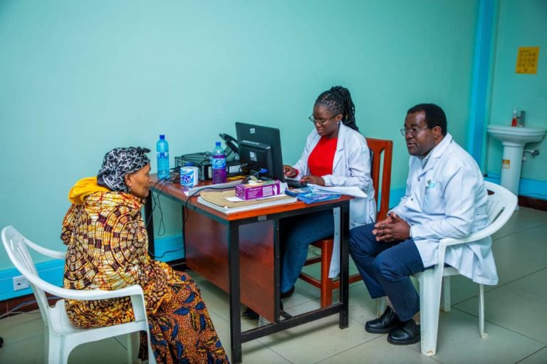 HUDUMA ZA MADAKTARI BINGWA BMH MANYARA ZAWAVUTIA WANANCHI WENGI