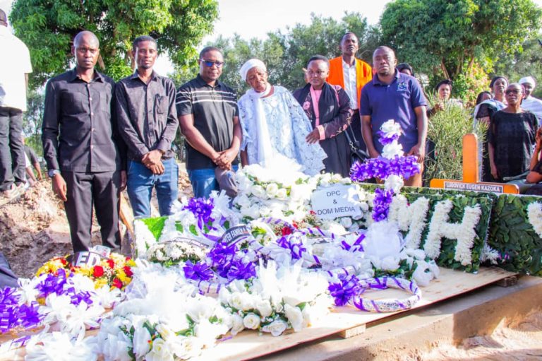 HABARI PICHA: ALIYEKUWA AFISA HABARI BMH, KAZOKA AZIKWA TABORA