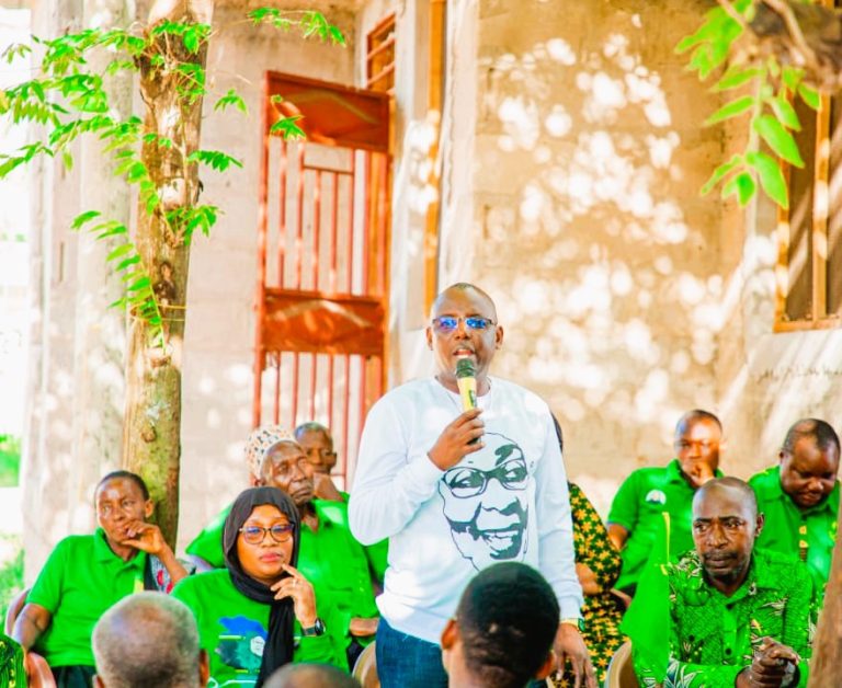KATIBU CCM KIBAHA MJI ATUA KATA YA KIBAHA NA VIZIWAZIWA KUANGALIA UHAI WA CHAMA