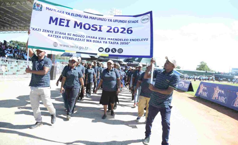 WATUMISHI WA VETA WAUNGANA NA WAFANYAKAZI KUADHIMISHA MEI MOSI DODOMA