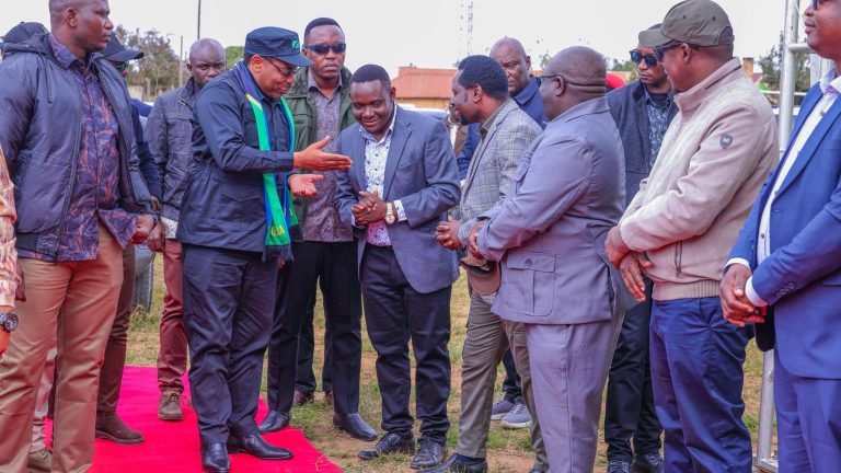 DKT. MWIGULU AAGIZA WANANCHI MUFINDI WALIPWE SH. MILIONI 5.6 ZA PAPO HAPO