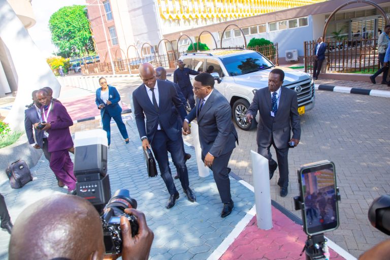 MAKONDA NA DROGBA  WAKIWASILI BUNGENI