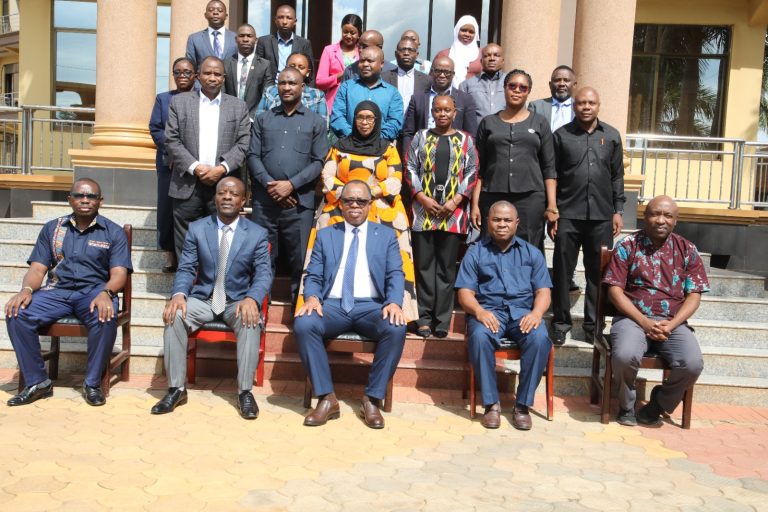 SEKRETARIETI YA MAADILI WAPIGWA MSASA NAMNA YA KUKUZA MAADILI KUPITIA VYOMBO VYA HABARI
