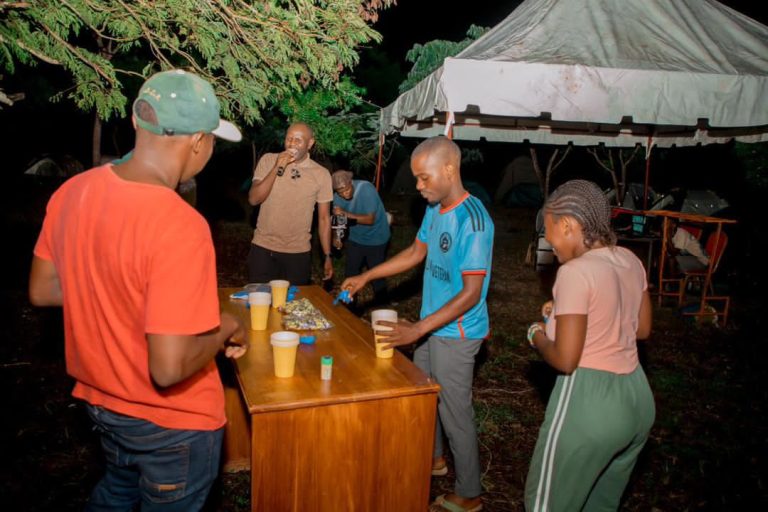 MAGOFU YA KAOLE YAGEUKA KITOVU CHA BURUDANI NA HISTORIA KUPITIA CAMPING