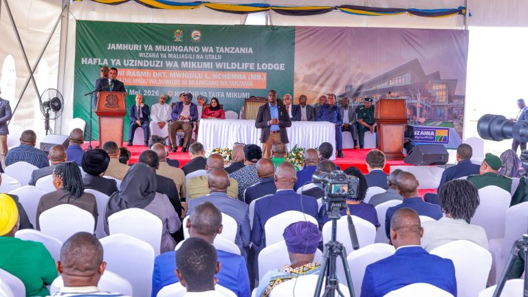 WAZIRI MKUU ATAKA WATENDAJI SERIKALINI WATUMIE USHAWISHI BADALA YA UDHIBITI