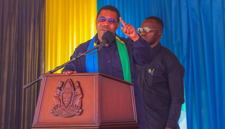 WAZIRI MKUU AREJESHA FURAHA KWA BI. FEDERICA WA KIBAKWE