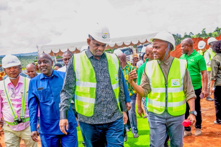 WAZIRI NDEJEMBI AWEKA JIWE LA MSINGI MRADI WA KUSAFIRISHA UMEME BENACO–KYAKA