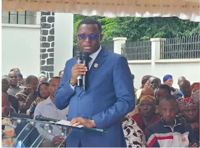 KATIBU TAWALA WA WILAYA  YA ARUSHA AWATAKA WANAWAKE WAJAWAZITO KUACHA TABIA YA KUJIFUNGULIA MAJUMBANI.