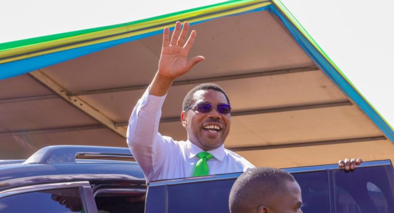 DKT. MWIGULU AWAHAKIKISHIA WANANCHI KASI YA UTEKELEZAJI WA MIRADI