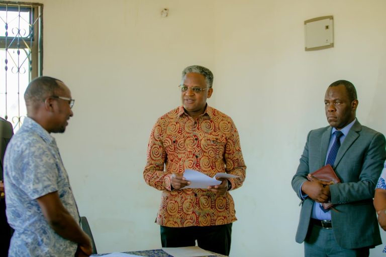 DKT. YONAZI ATOA WITO KWA WANANCHI KUTUMIA VITUO VYA MAARIFA KUJUA HALI ZAO ZA AFYA